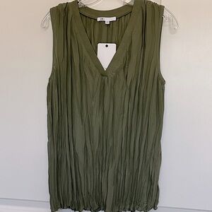 NWT DR2 Nordstrom Olive Green V-Neck Pleated Lightweight Blouse Size S